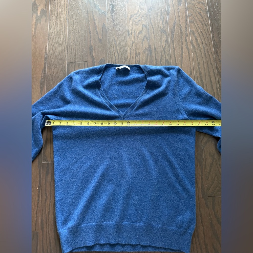 Everlane 100% Cashmere V-Neck Classic Blue Sweater
Size
XL - Picture 9 of 10